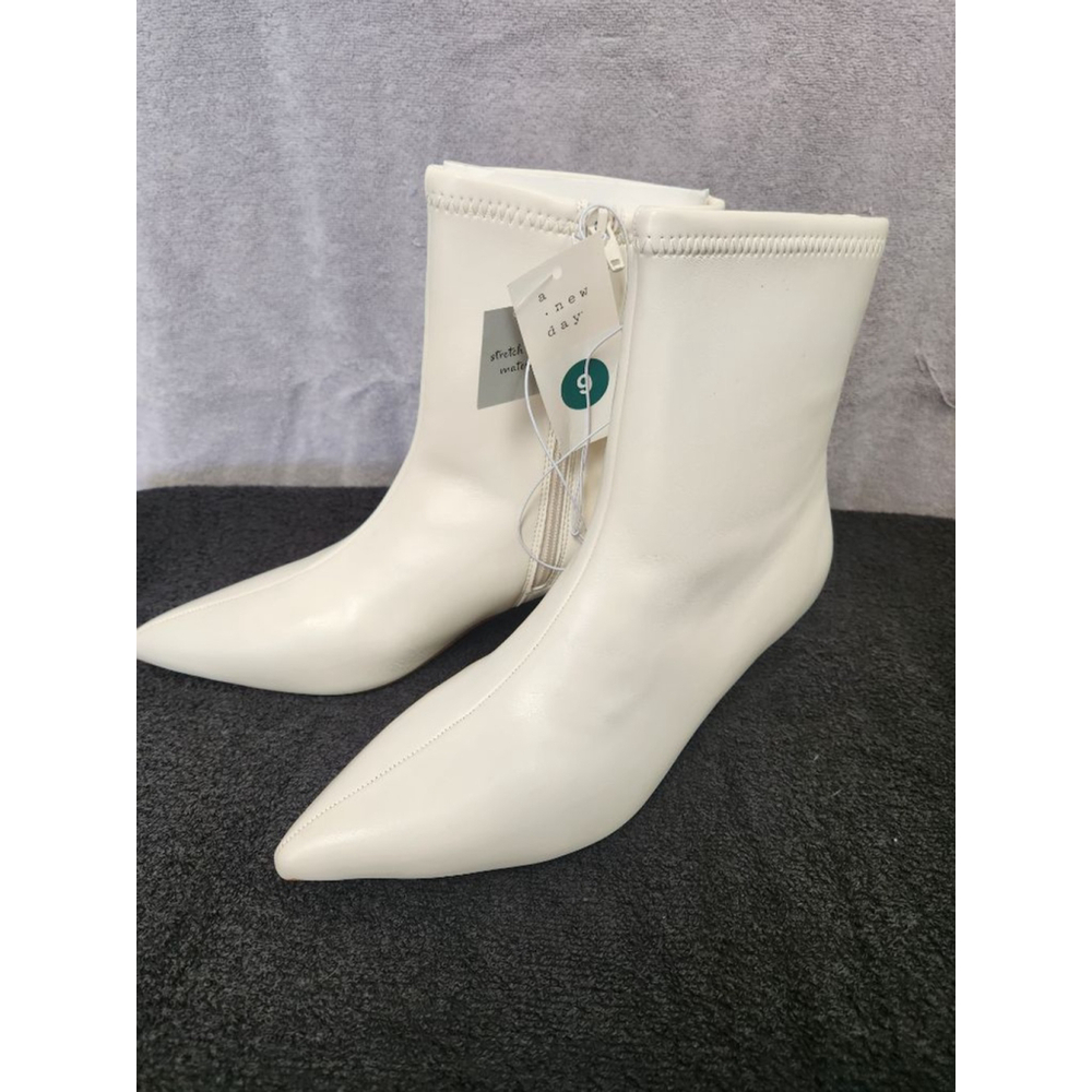 A New Day White Lonnie Ankle Boots Size 9 - Picture 2 of 14